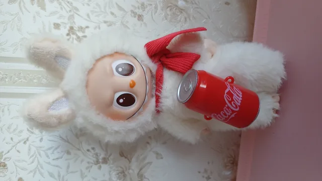 Лабубу с кока колой